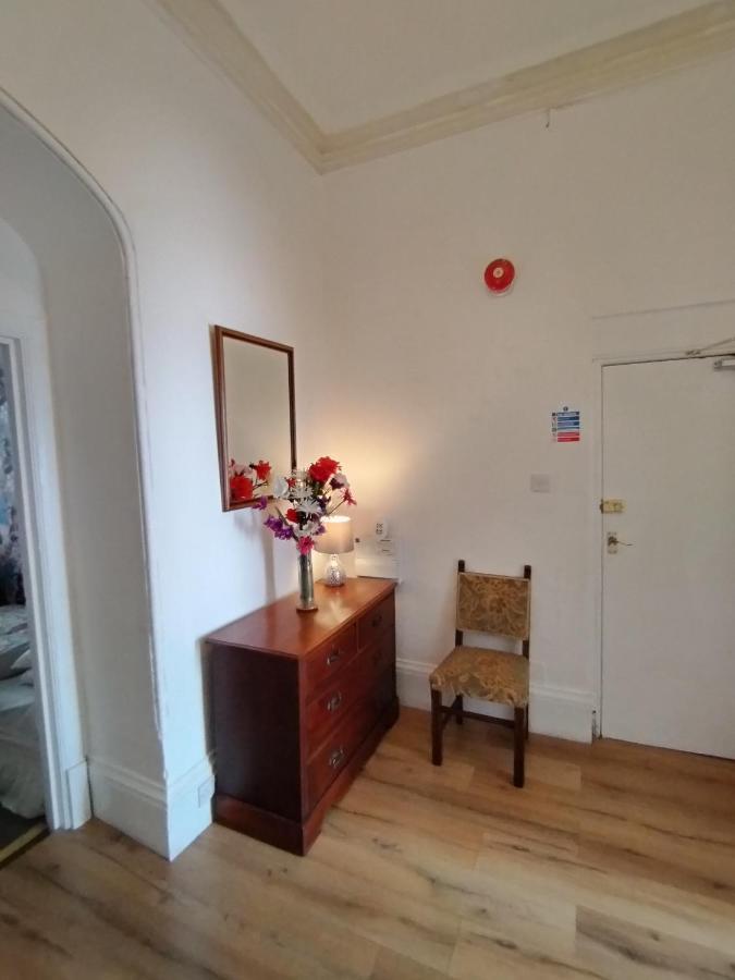 Apartament Studio With Parking Next To Port And Cliffs Dover Zewnętrze zdjęcie
