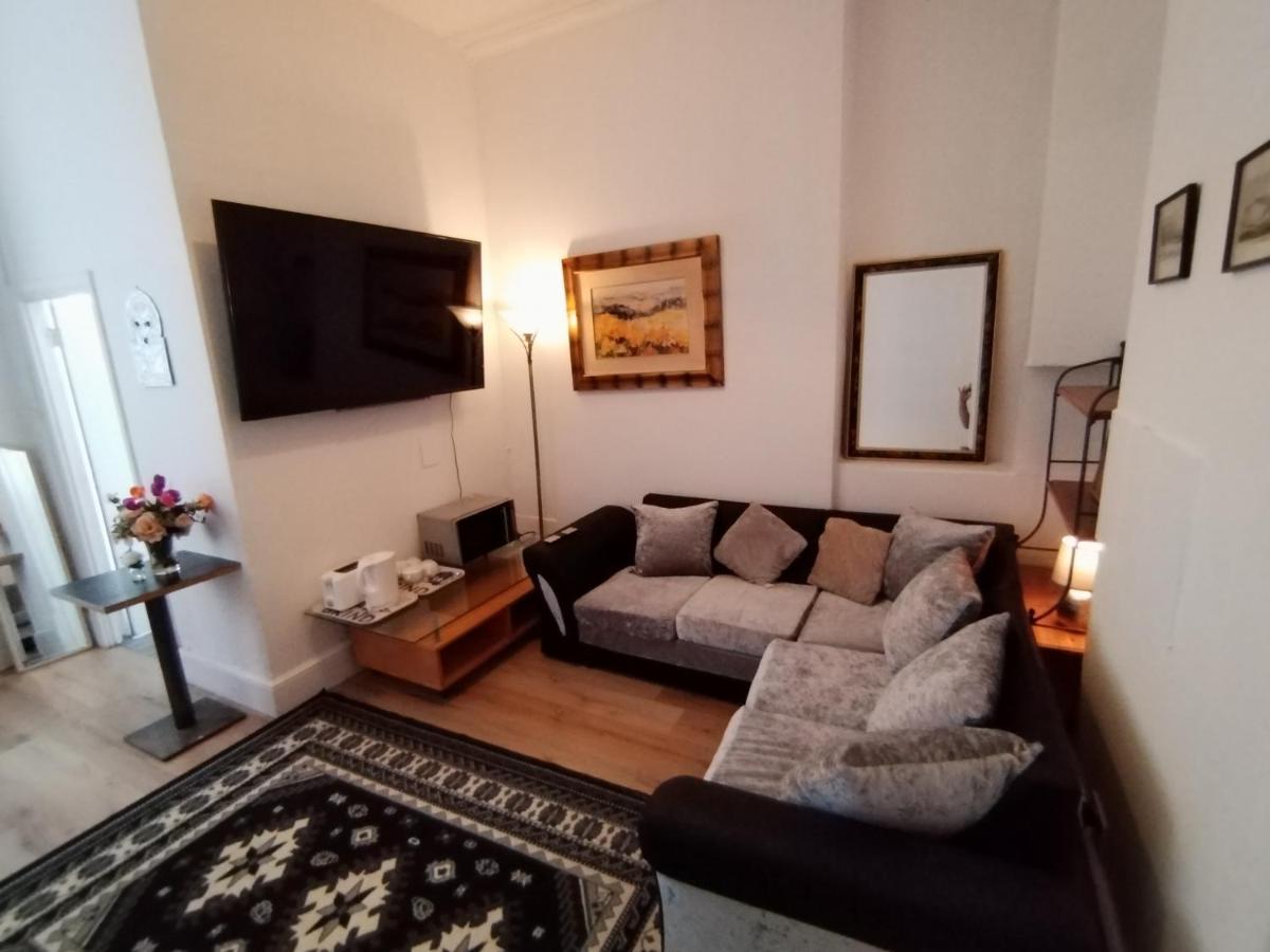 Apartament Studio With Parking Next To Port And Cliffs Dover Zewnętrze zdjęcie